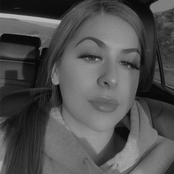 Meet your Posher, Desiree - Picture 1 of 1